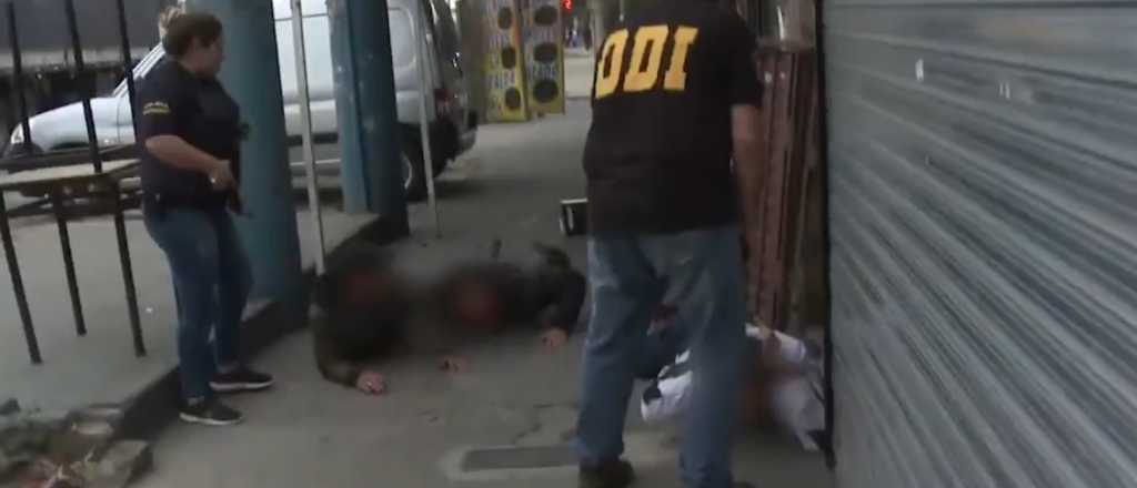 Desbaratan una banda que vend&iacute;a droga con la esv&aacute;stica en Buenos Aires