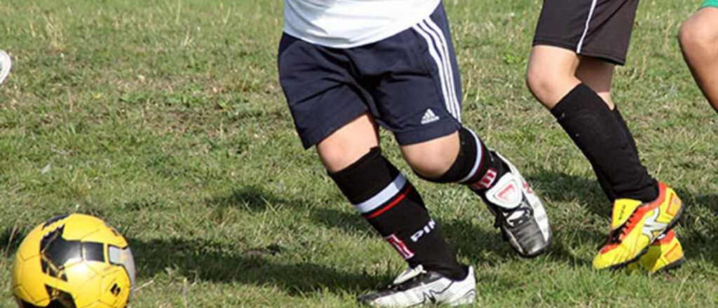 Amor familiar y amor por el f&uacute;tbol: la historia detr&aacute;s de una emotiva foto