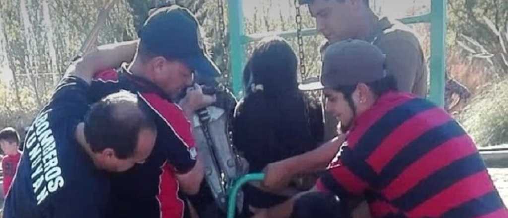 Bomberos de Tunuyán rescataron a una nena atrapada en un columpio