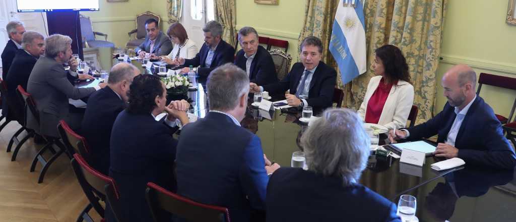 En la reunión de Gabinete, Macri analizó el paro, el dólar y precios esenciales