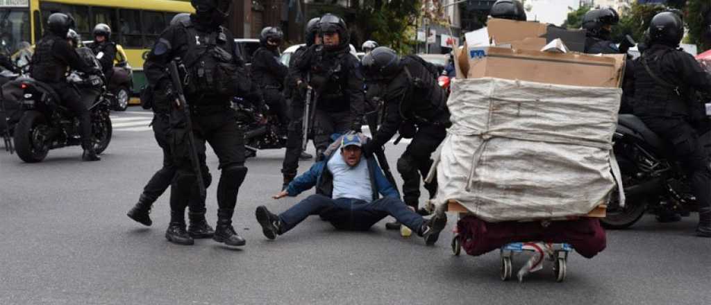 M&aacute;s de 30 detenidos y destrozos en la marcha por el paro en Capital Federal