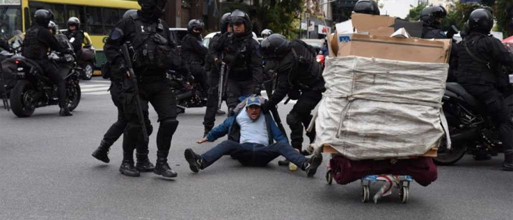 Más de 30 detenidos y destrozos en la marcha por el paro en Capital Federal