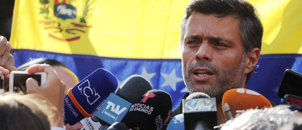 Leopoldo L&oacute;pez dijo que no volver&aacute; a la c&aacute;rcel: "Recib&iacute; un indulto de Guaid&oacute;"