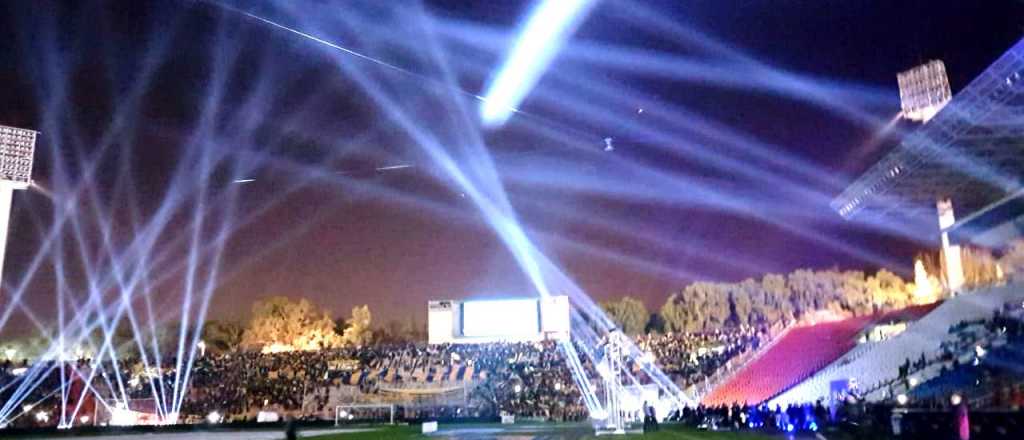 Fotos y videos: el impresionante show en la previa de la Supercopa Argentina