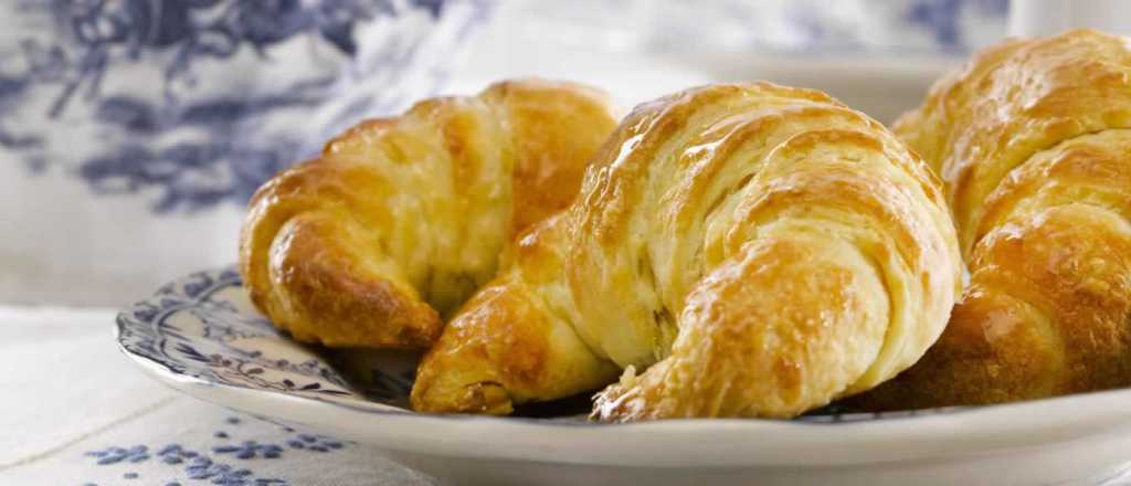 Medialunas esponjosas sin amasado, paso a paso