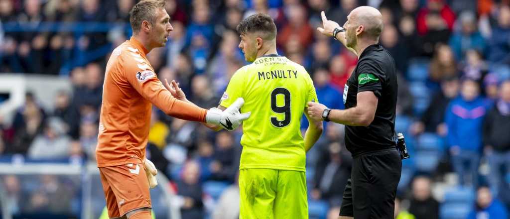 Video: dio una patada desleal y simul&oacute; una lesi&oacute;n para no ser sancionado