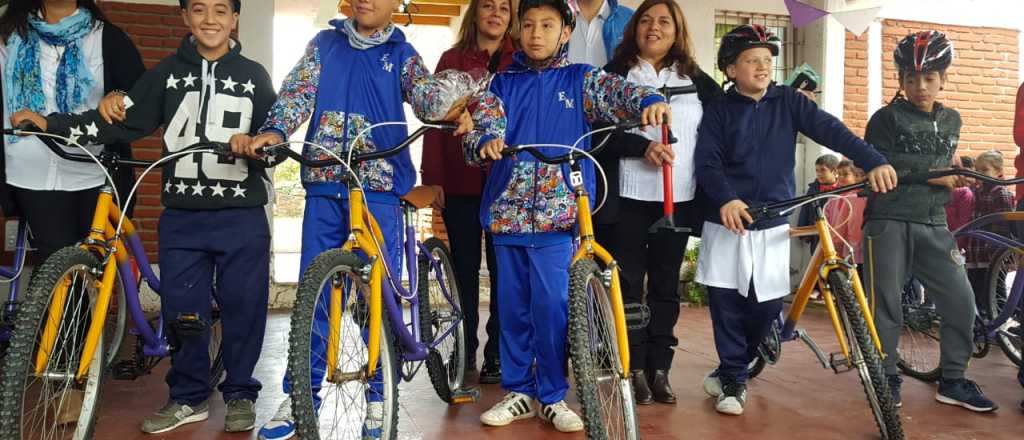 Entregaron bicicletas recuperadas a alumnos de Luján de Cuyo 