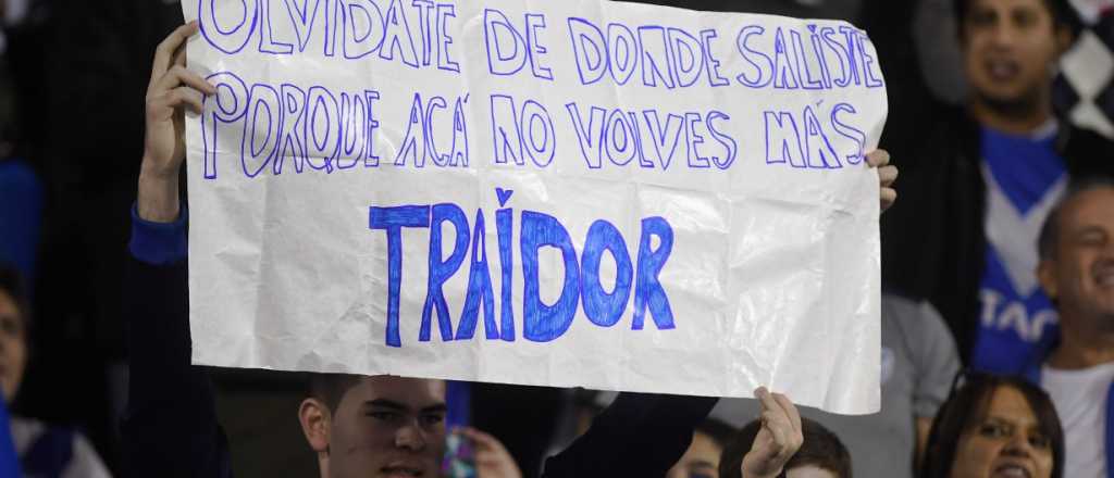 Video: el papelón de los hinchas de Vélez durante el Himno Argentino