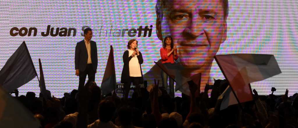Schiaretti se prueba el traje de l&iacute;der de la oposici&oacute;n