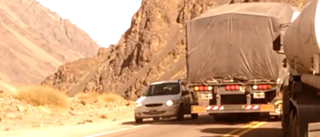 Video: la imprudencia de un camionero a la altura de Polvaredas