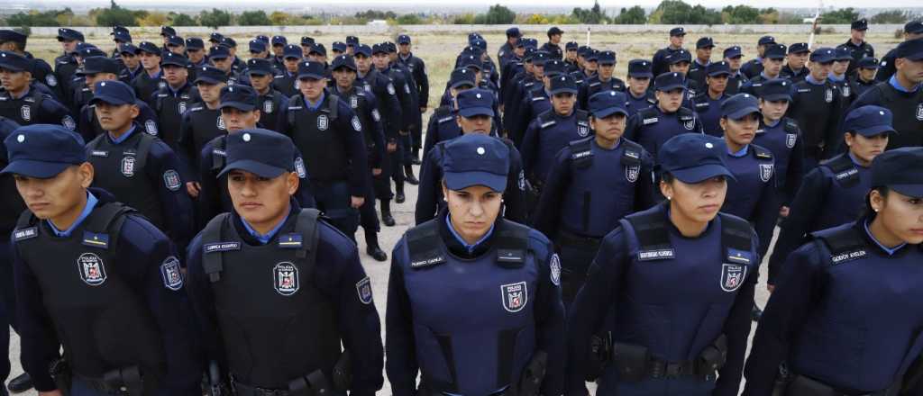El Ministerio de Seguridad confirmó que los policías recibirán tres bonos