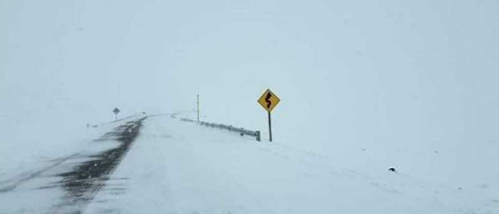 El Paso Pehuenche ya lleva más de 10 días cerrado con más de 2 metros de nieve