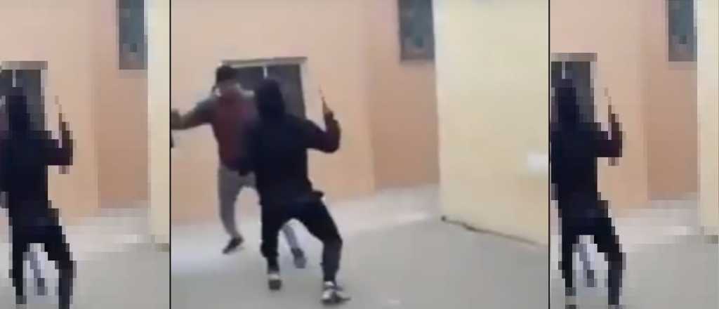 Video: un alumno intentó apuñalar a otro en una escuela