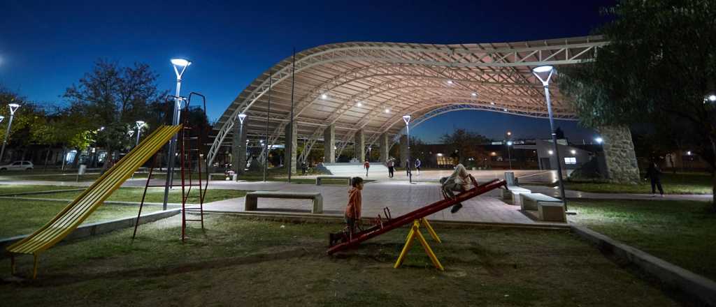 Inauguran el moderno techo del gimnasio del Cementista II de Las Heras