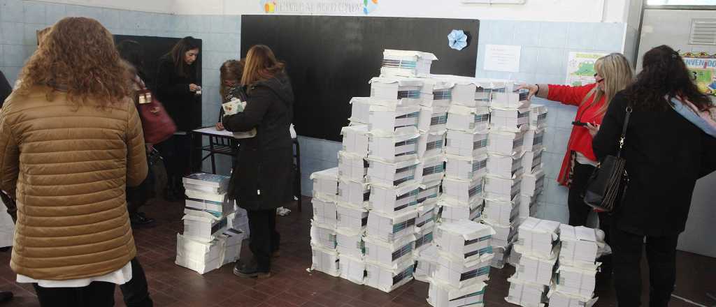 Entregaron 1.300 libros en Rivadavia, Santa Rosa y La Paz