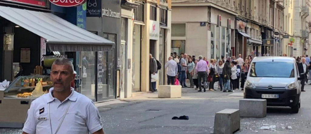 Ocho heridos en una explosión en el centro de Lyon