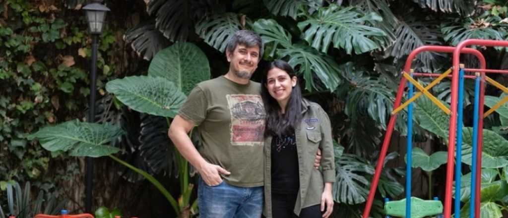 Una feminista lleg&oacute; al "poliamor" y ahora tiene marido y novio