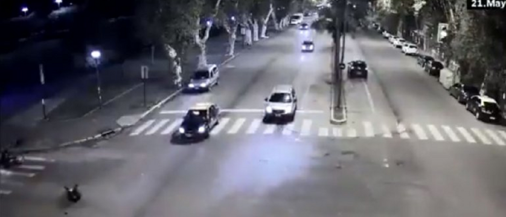 Video: un policía acribilló a una pareja de presuntos ladrones en Rosario