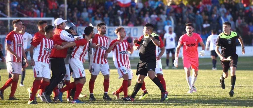 Video: ¿El cuerpo técnico de Peñarol admitió ayuda arbitral ante San Martín?