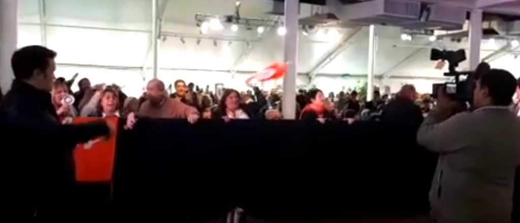 Video: insultaron a Macri en la Convenci&oacute;n Radical