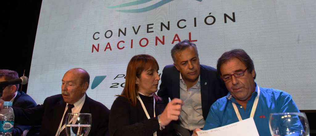 La UCR se "deconstruye" y aprobó la paridad de género