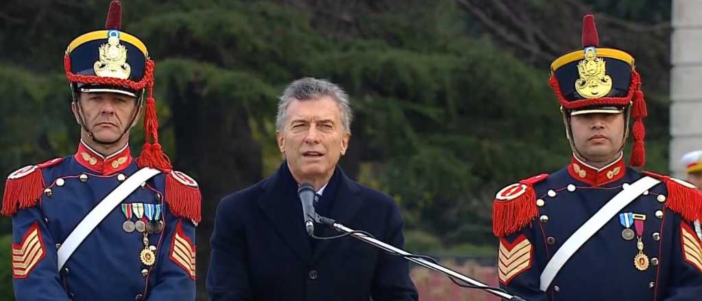 Macri cerró el acto por el Día del Ejército gritando "Viva la Patria"