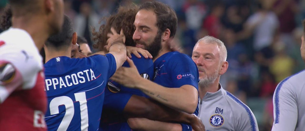 Chelsea, sin Higuaín, aplastó a Arsenal y ganó la Europa League
