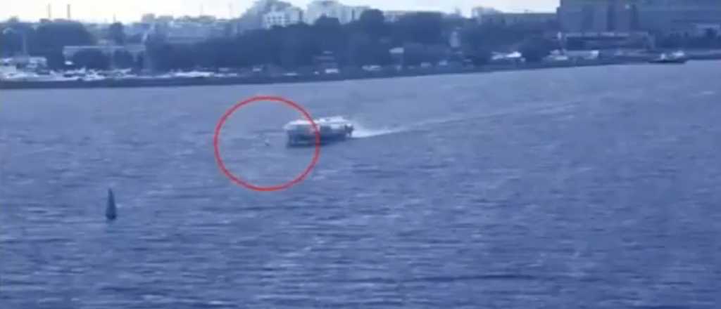 Video: hacía windsurf, fue atropellado por un barco y murió en el acto