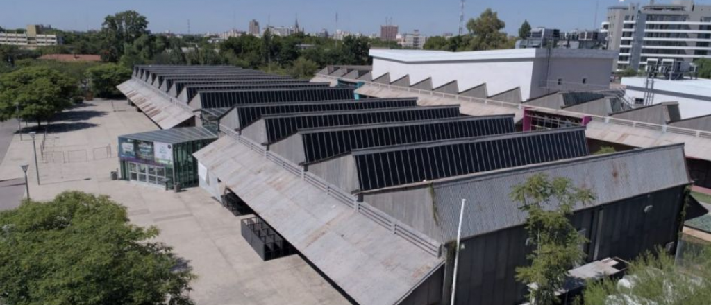 Mendoza ya instala paneles fotovoltaicos en la Nave Cultural