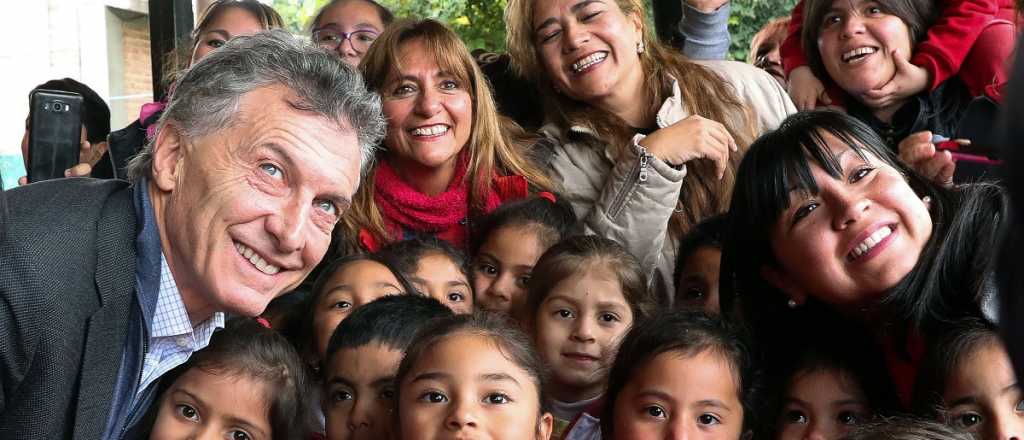 Macri visitó a un niño con autismo y a una trasplantada en Catamarca