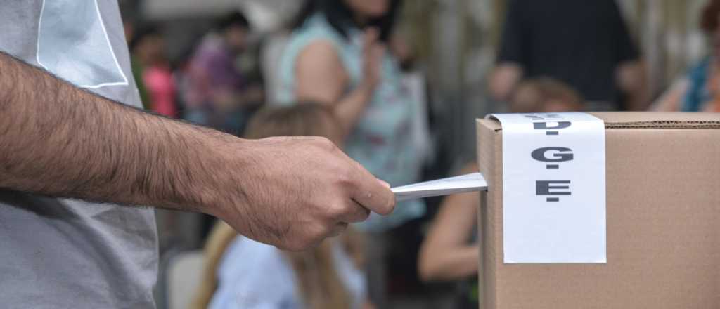 Al mediodía ya votó la mitad del padrón