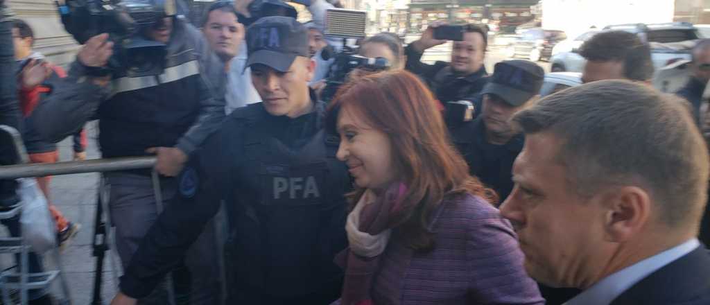 Cristina fue al Senado mientras se desarrolla el juicio en su contra