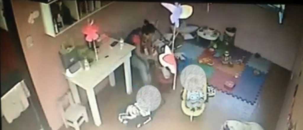 Apareció el video de la maestra jardinera de La Plata maltratando a bebés