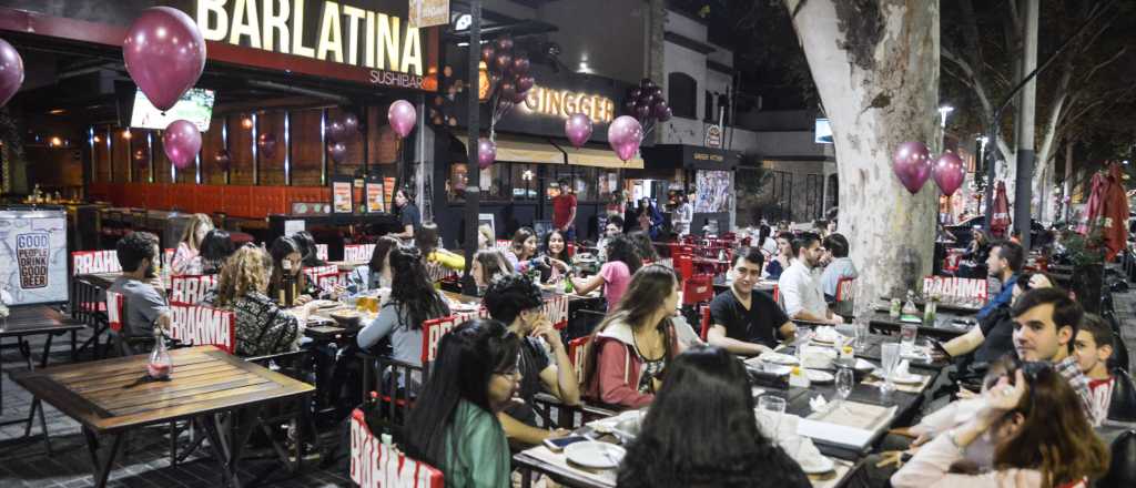 ¿Limitarán horarios en bares de Ciudad por la suba de casos?