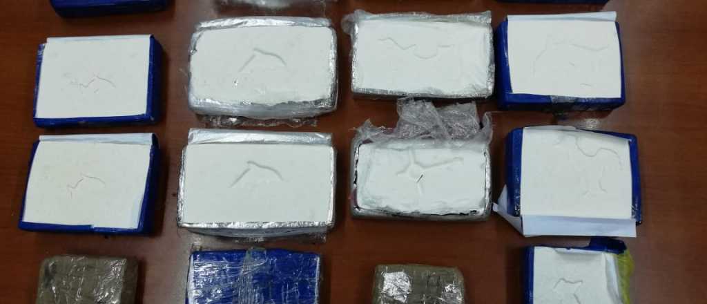 Secuestraron más de 15 kilos de cocaína en Arco Desaguadero 