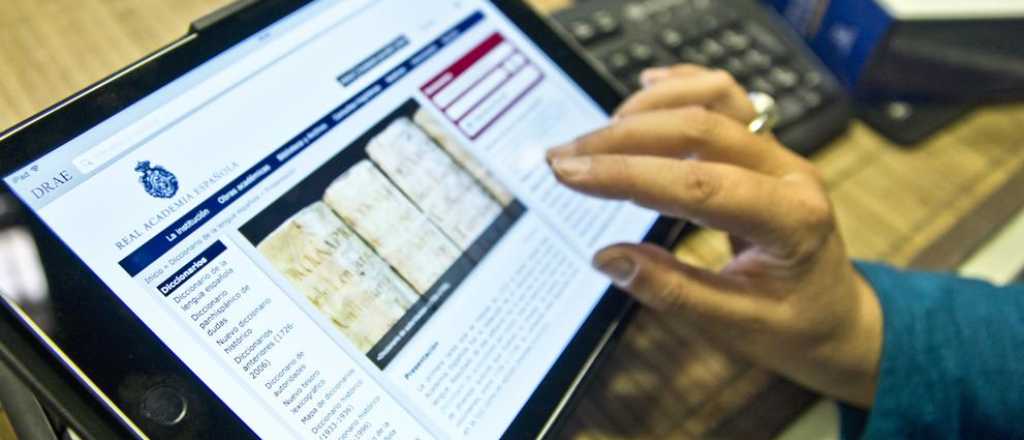 Chicuelo, abrazado y otras 2800 palabras que para la RAE "no van m&aacute;s"