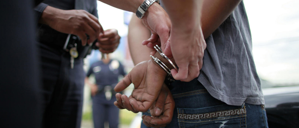 Un dealer fue detenido en Las Heras haciendo "delivery" de cocaína