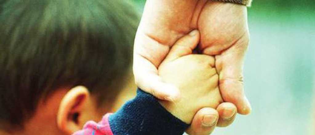 Criar a un hijo cuesta hasta $550 mil por mes, según el INDEC