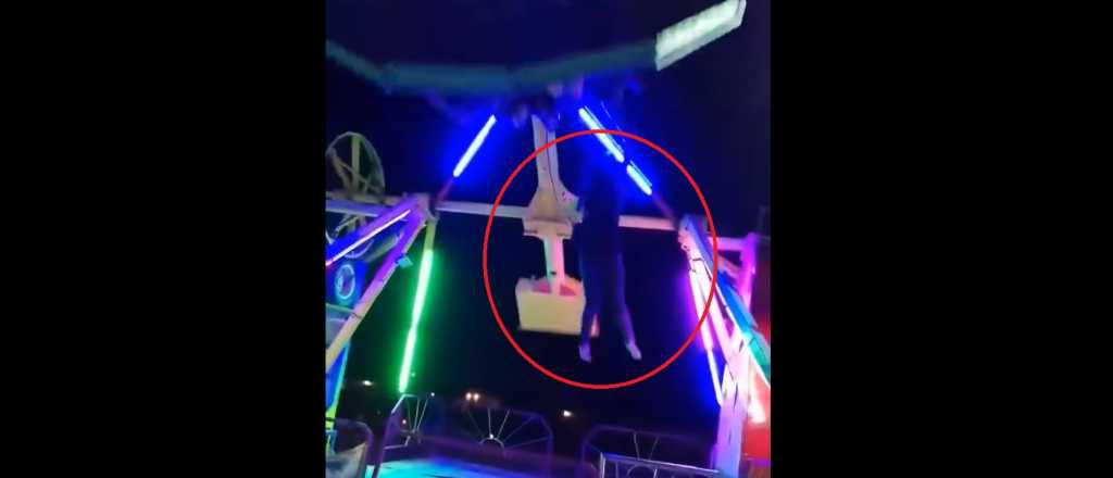 Video: una mujer cay&oacute; de un juego mec&aacute;nico en M&eacute;xico