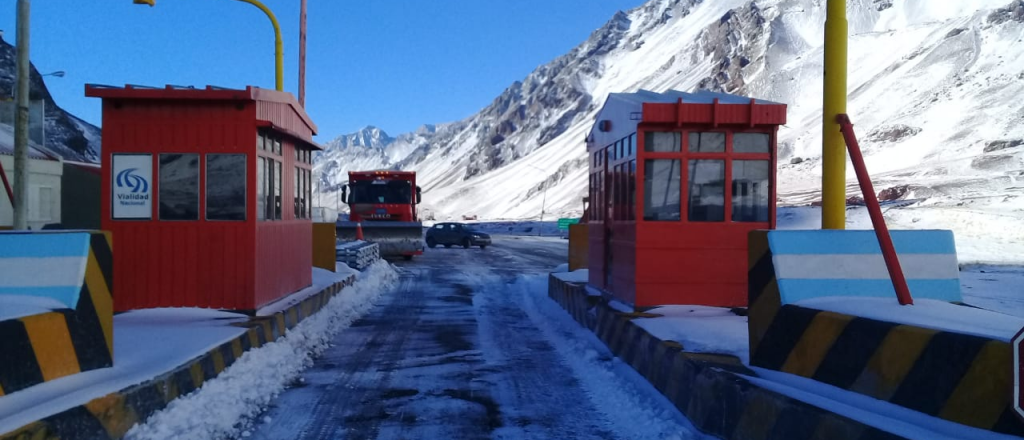 El Paso a Chile continúa cerrado por nevadas en Cordillera