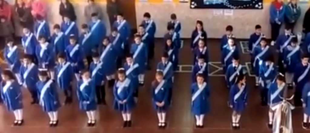 En colegio de Maipú cantaron el himno nacional con lenguaje de señas