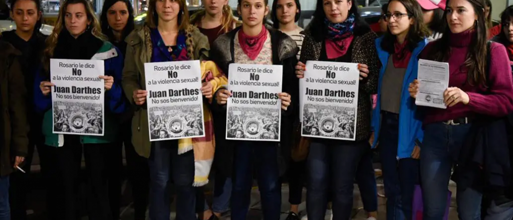 Repudiaron la presencia de Juan Darth&eacute;s en Rosario