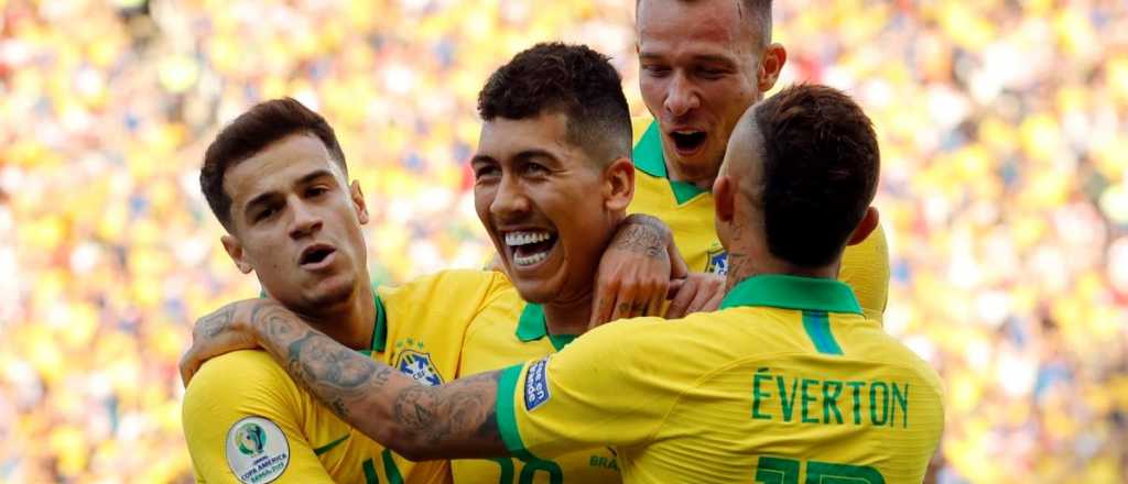 Videos: Brasil goleó a Perú con blooper incluido y clasificó a cuartos de final