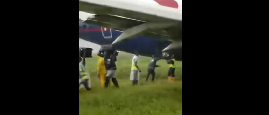 Video: un avión se despistó y casi termina todo en tragedia