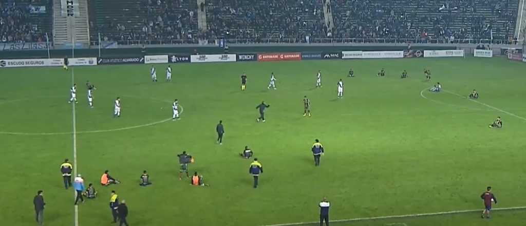 Papel&oacute;n en el Federal A: un equipo protest&oacute; con una sentada en la final