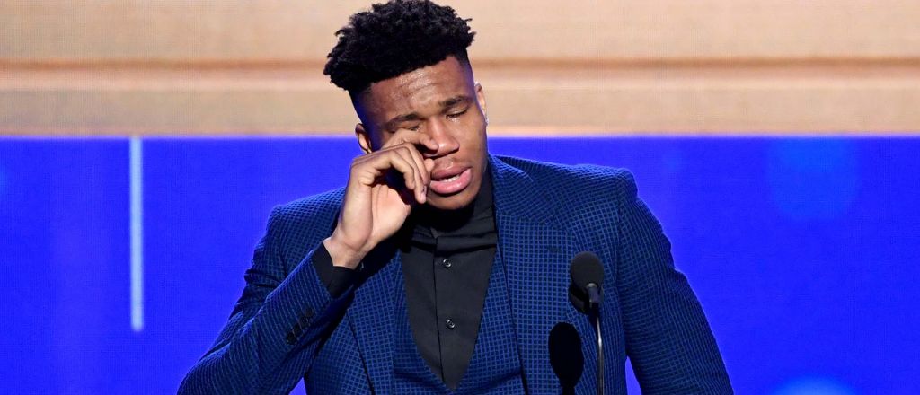 Video: recibió el premio más importante de la NBA y su discurso emocionó a todos