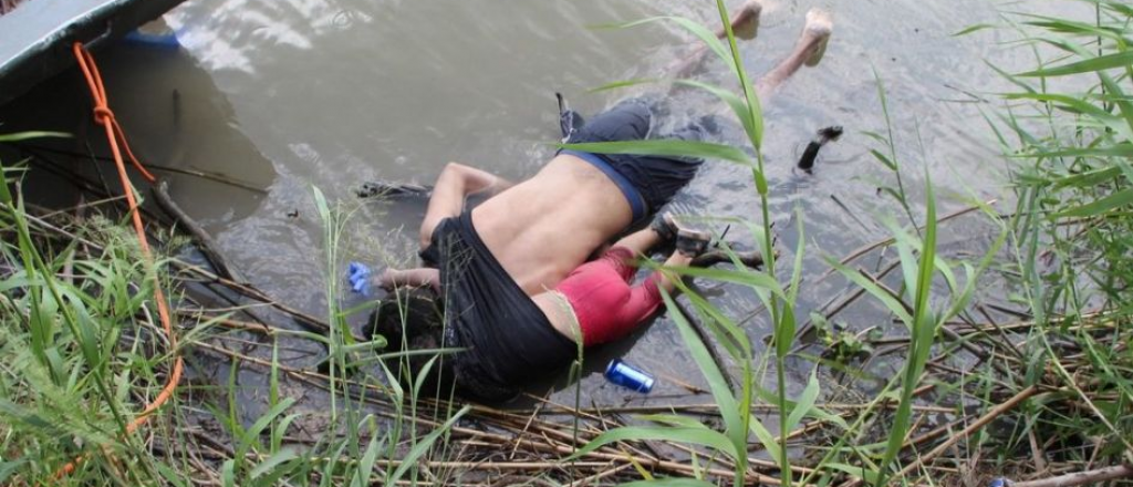 El drama de los inmigrantes: un padre y su hija, muertos en el río