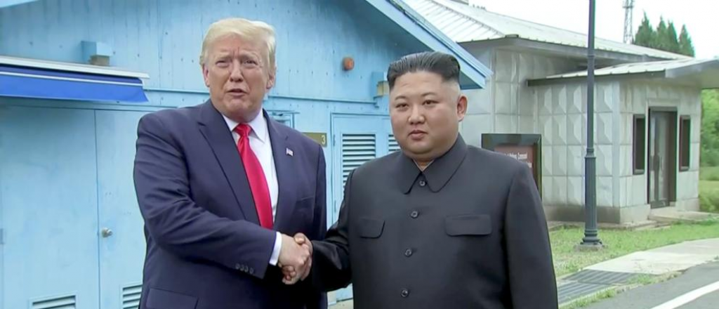 Trump y Kim sorprenden con un encuentro en la frontera de las dos Coreas