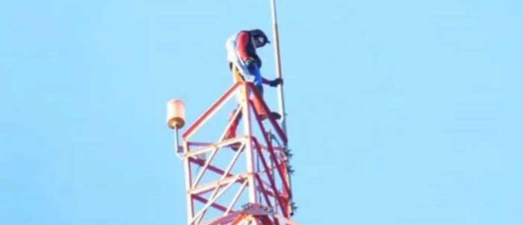 Amenaza con suicidarse el Spiderman que golpe&oacute; a otro hombre ara&ntilde;a