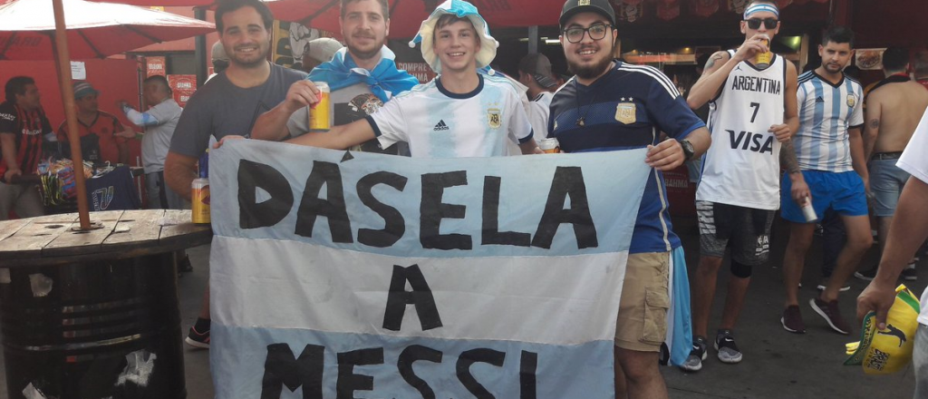 Imperdible ida y vuelta entre hinchas de Argentina y Brasil en la previa